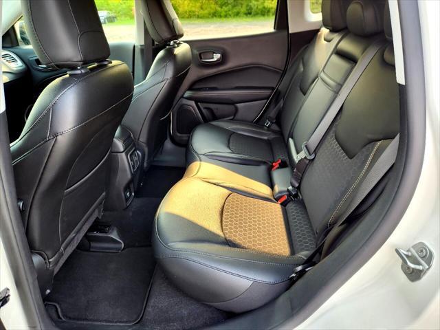 Photo of 2020 White Clearcoat Jeep Compass
