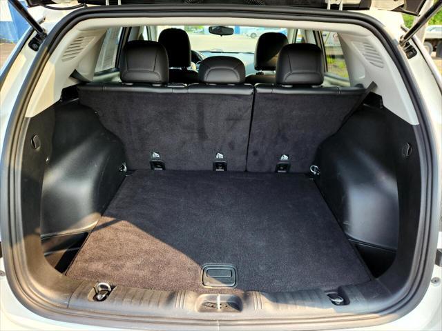 Photo of 2020 White Clearcoat Jeep Compass