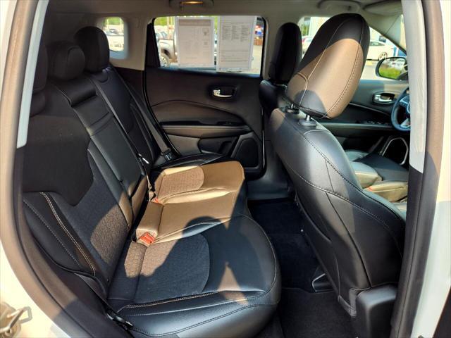 Photo of 2020 White Clearcoat Jeep Compass