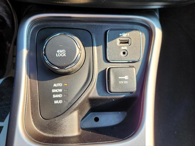 Photo of 2020 White Clearcoat Jeep Compass