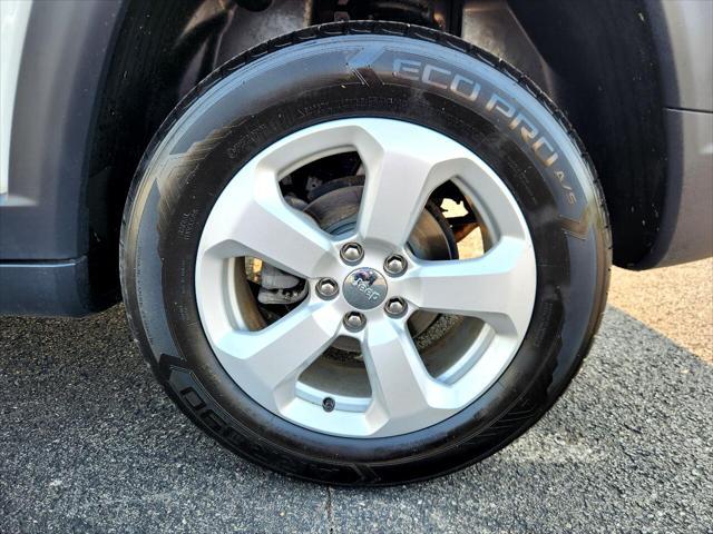 Photo of 2020 White Clearcoat Jeep Compass