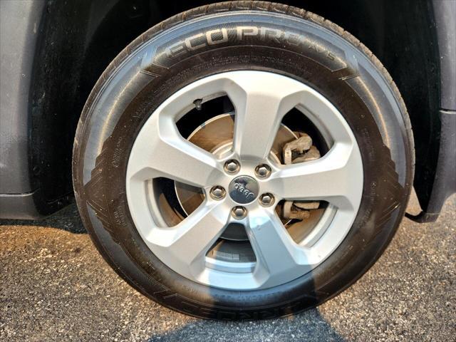 Photo of 2020 White Clearcoat Jeep Compass