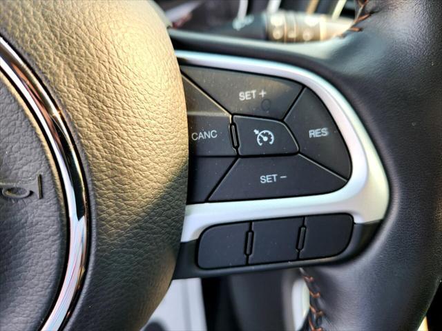 Photo of 2020 White Clearcoat Jeep Compass