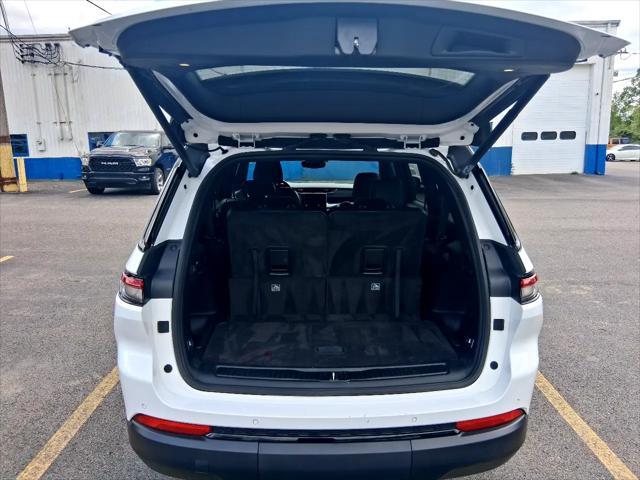 Photo of 2021 Bright White Clearcoat Jeep Grand Cherokee L