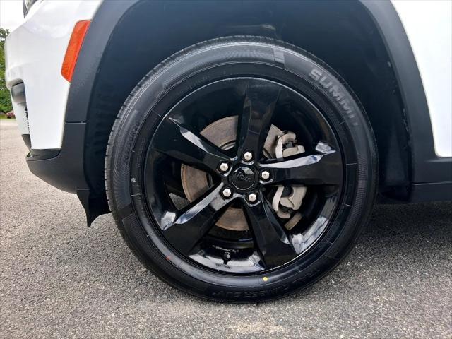 Photo of 2021 Bright White Clearcoat Jeep Grand Cherokee L