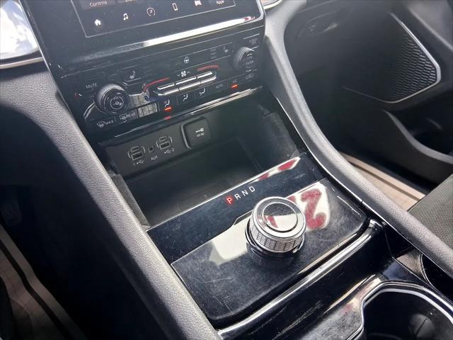 Photo of 2021 Bright White Clearcoat Jeep Grand Cherokee L