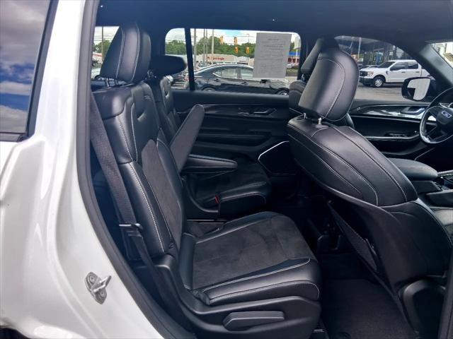 Photo of 2021 Bright White Clearcoat Jeep Grand Cherokee L