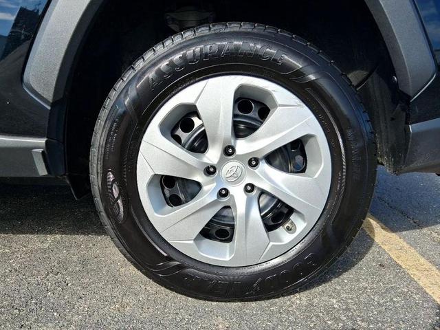 Photo of 2022 Midnight Black Metallic Toyota RAV4