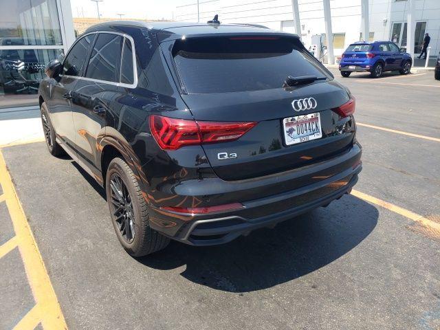 Photo of 2024 Mythos Black Metallic Audi Q3