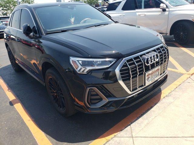 Photo of 2024 Mythos Black Metallic Audi Q3