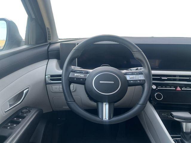 Photo of 2025 White Pearl Hyundai TUCSON