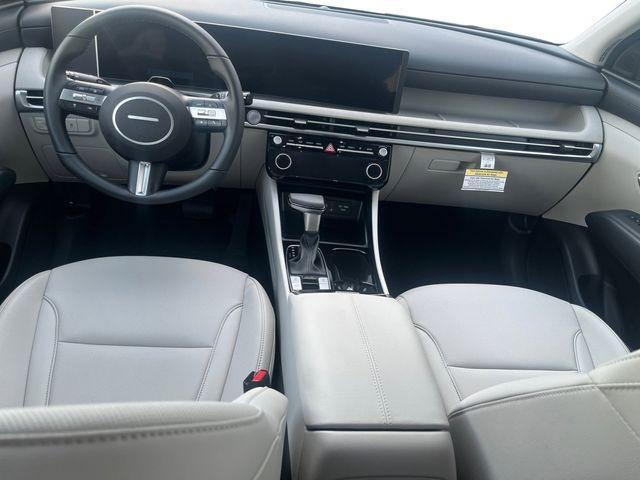 Photo of 2025 White Pearl Hyundai TUCSON