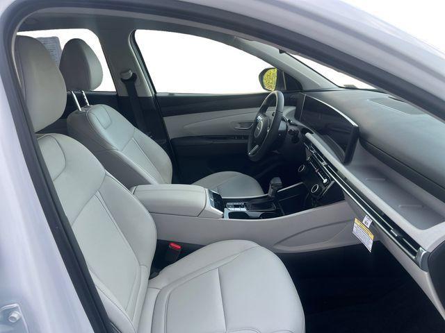 Photo of 2025 White Pearl Hyundai TUCSON