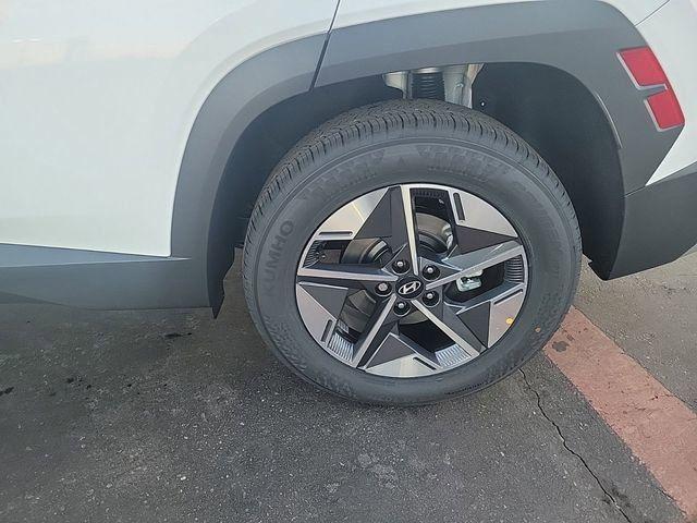 Photo of 2025 White Pearl Hyundai TUCSON
