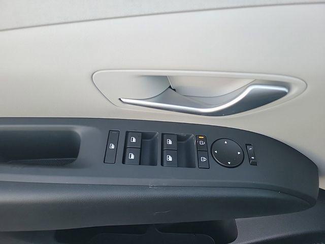 Photo of 2025 White Pearl Hyundai TUCSON