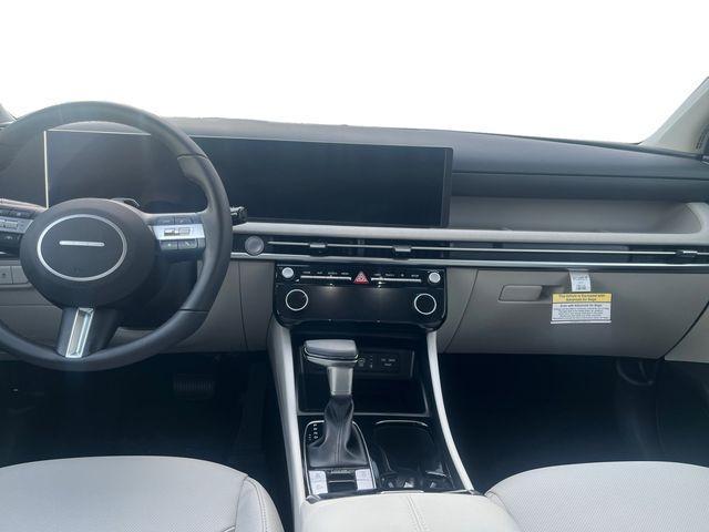 Photo of 2025 White Pearl Hyundai TUCSON