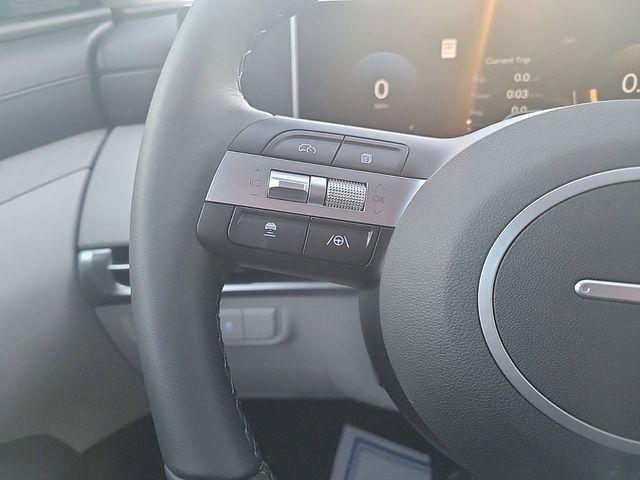 Photo of 2025 White Pearl Hyundai TUCSON