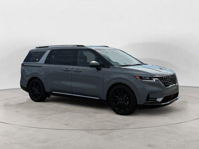 Photo of 2024 Ceramic Silver Kia Carnival