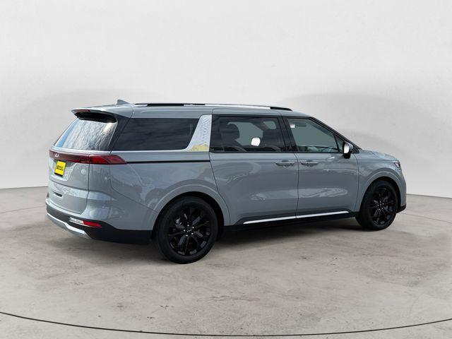 Photo of 2024 Ceramic Silver Kia Carnival