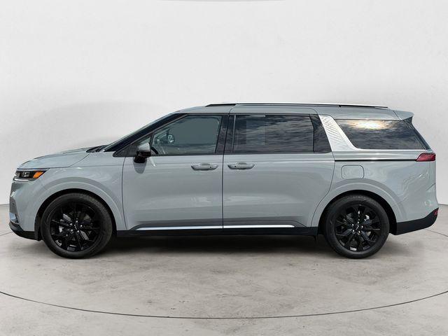 Photo of 2024 Ceramic Silver Kia Carnival