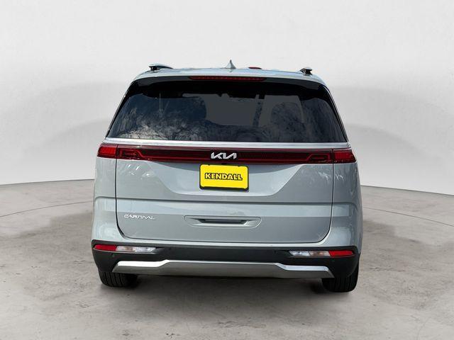 Photo of 2024 Ceramic Silver Kia Carnival