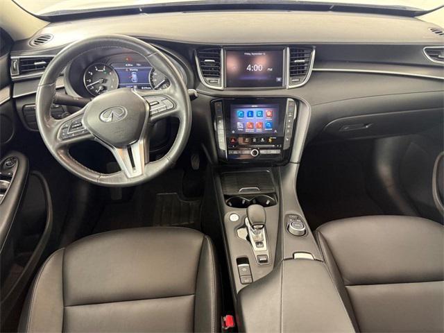 Photo of 2020 White INFINITI QX50