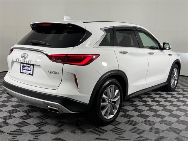 Photo of 2020 White INFINITI QX50
