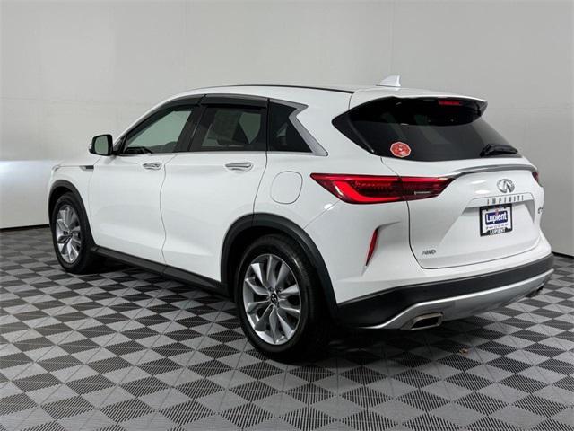 Photo of 2020 White INFINITI QX50