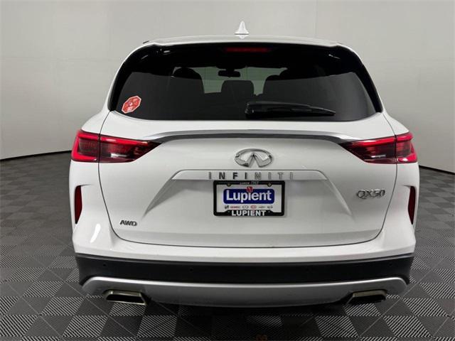 Photo of 2020 White INFINITI QX50