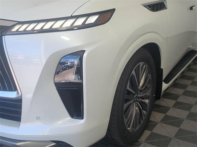 Photo of 2025 Radiant White INFINITI QX80
