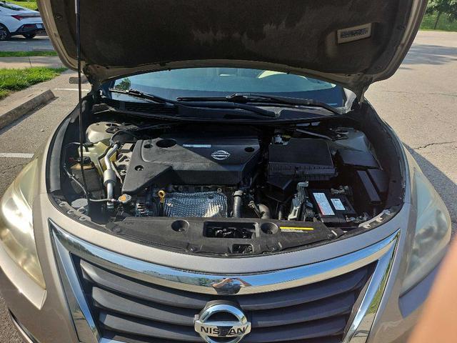 Photo of 2014 TAN Nissan Altima
