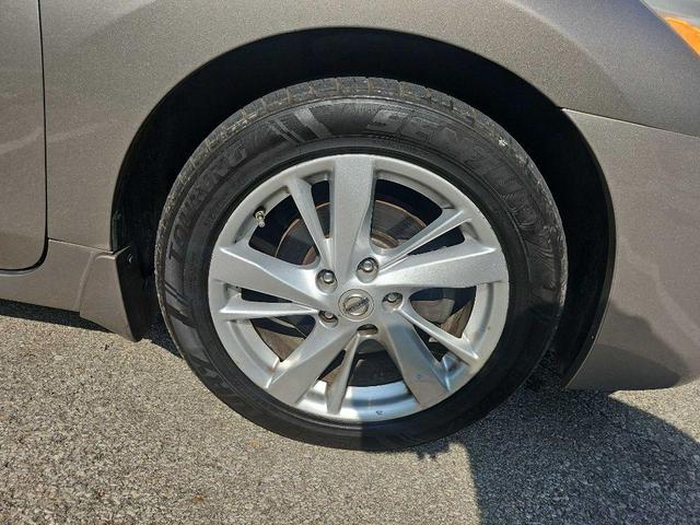 Photo of 2014 TAN Nissan Altima