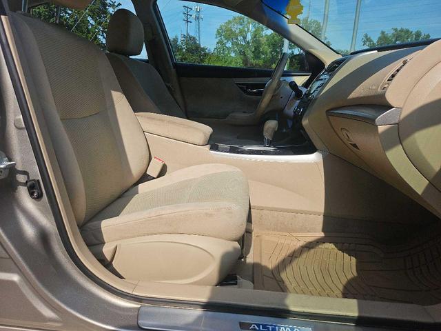 Photo of 2014 TAN Nissan Altima