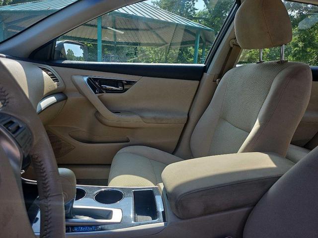 Photo of 2014 TAN Nissan Altima