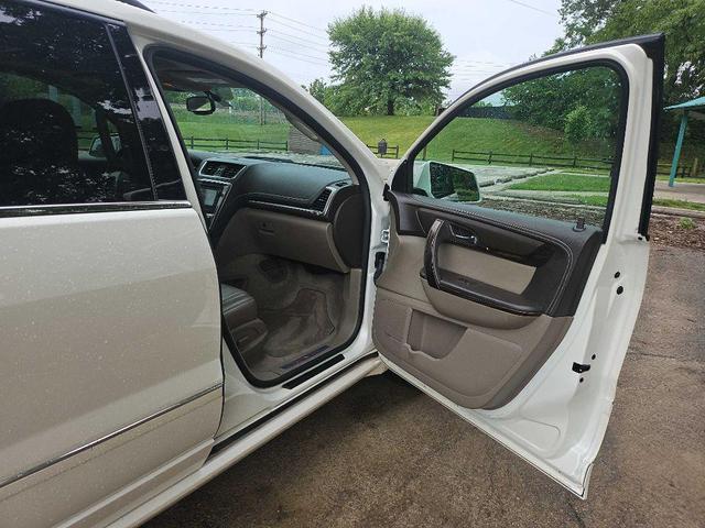 Photo of 2013 WHITE GMC Acadia