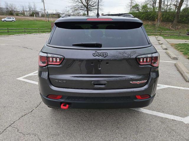 Photo of 2018 GRAY Jeep Compass