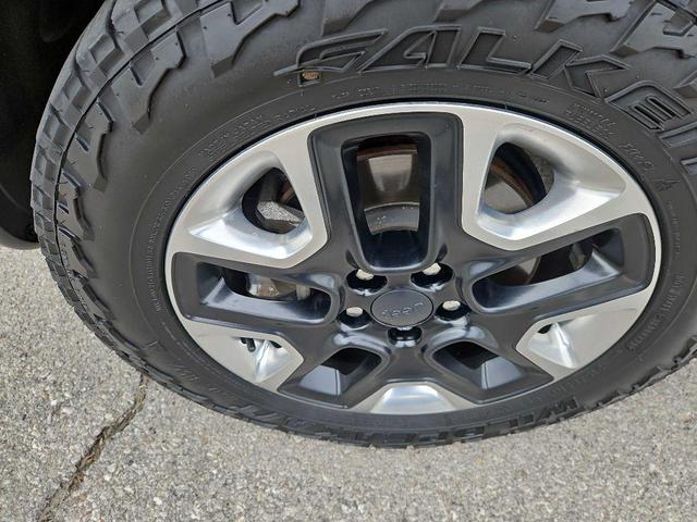 Photo of 2018 GRAY Jeep Compass