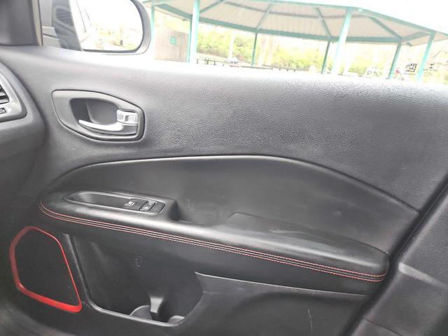 Photo of 2018 GRAY Jeep Compass