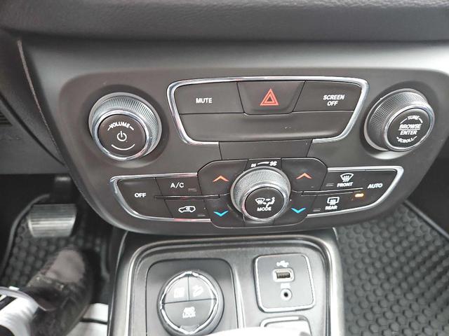 Photo of 2018 GRAY Jeep Compass