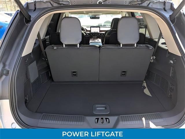 Photo of 2024 Silver Radiance Metallic Clearcoat Lincoln Aviator