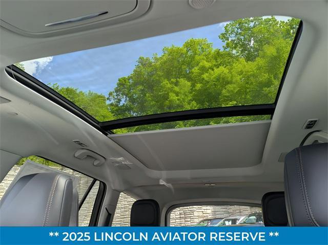 Photo of 2025 Infinite Black Metallic Clearcoat Lincoln Aviator