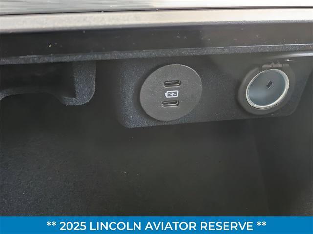 Photo of 2025 Infinite Black Metallic Clearcoat Lincoln Aviator