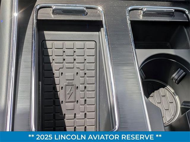 Photo of 2025 Infinite Black Metallic Clearcoat Lincoln Aviator