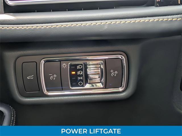 Photo of 2025 Infinite Black Metallic Clearcoat Lincoln Aviator