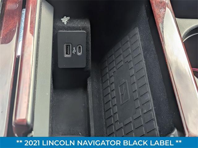 Photo of 2021 Pristine White Lincoln Navigator