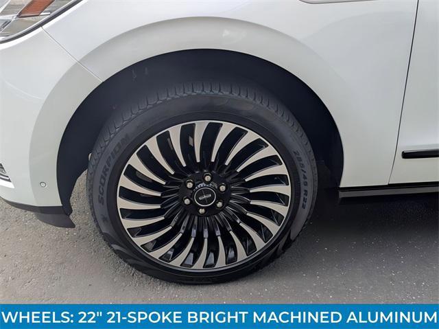Photo of 2021 Pristine White Lincoln Navigator