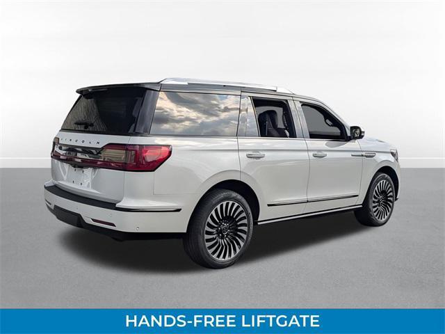 Photo of 2021 Pristine White Lincoln Navigator