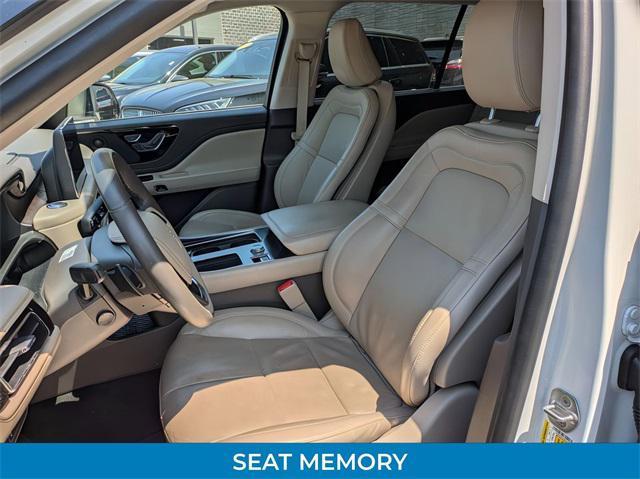 Photo of 2022 Pristine White Metallic Tri-Coat Lincoln Aviator