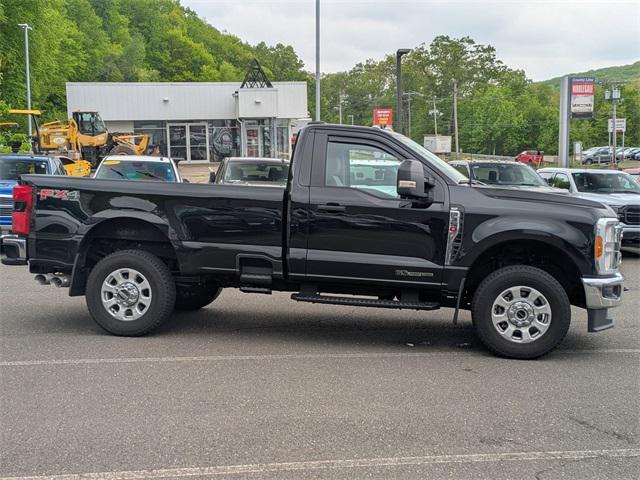 Photo of 2023 Agate Black Metallic Ford F-350