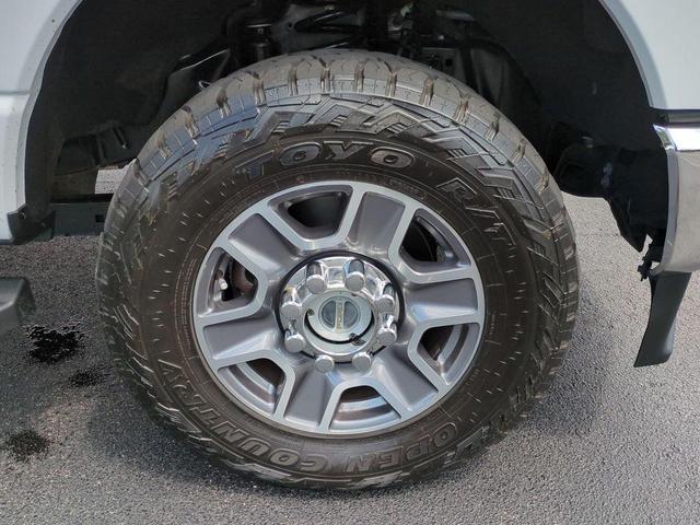 Photo of 2023 Oxford White Ford F-350
